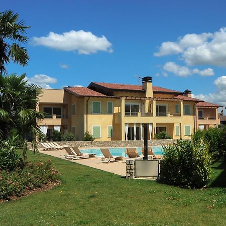 Le Corti Caterina Apartments With Pool By Wonderful Italy เดเซนซาโนเดลการ์ดา ภายนอก รูปภาพ