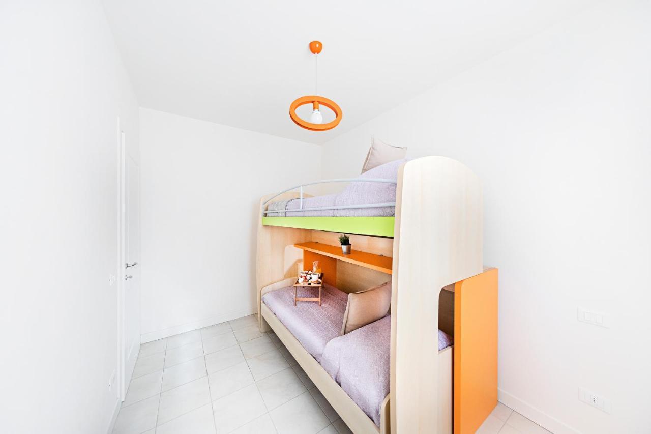 Le Corti Caterina Apartments With Pool By Wonderful Italy เดเซนซาโนเดลการ์ดา ภายนอก รูปภาพ