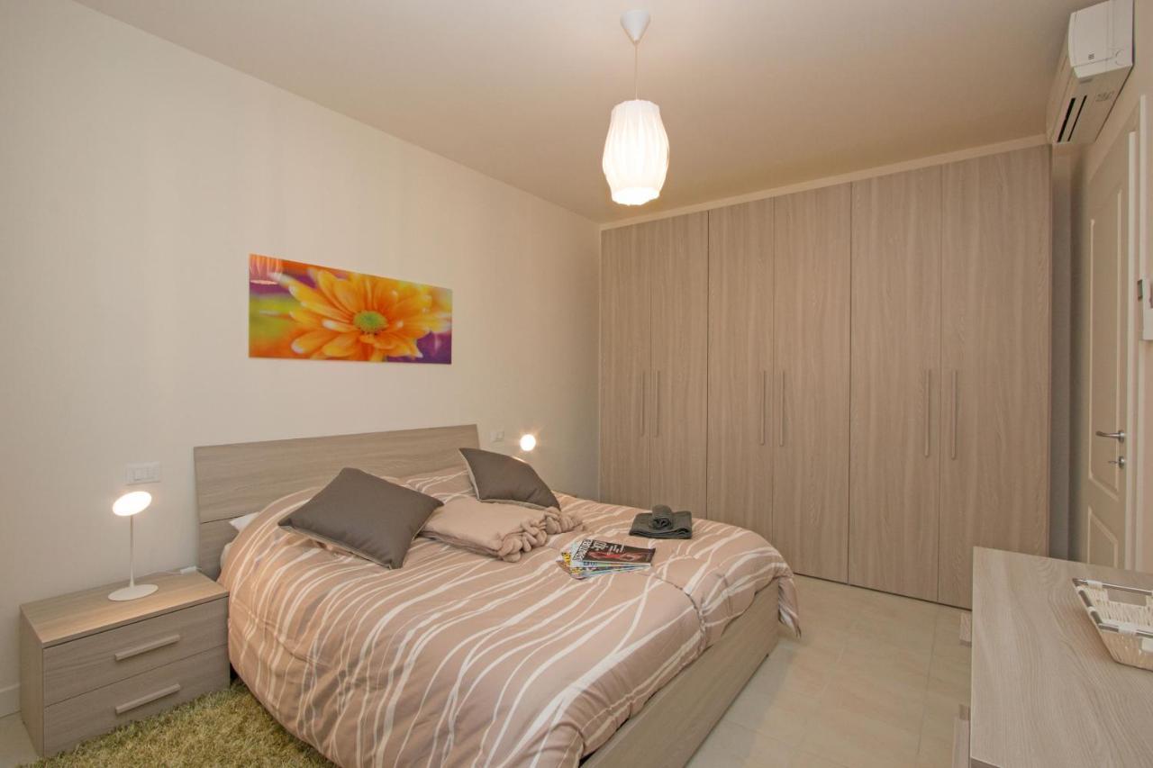 Le Corti Caterina Apartments With Pool By Wonderful Italy เดเซนซาโนเดลการ์ดา ภายนอก รูปภาพ