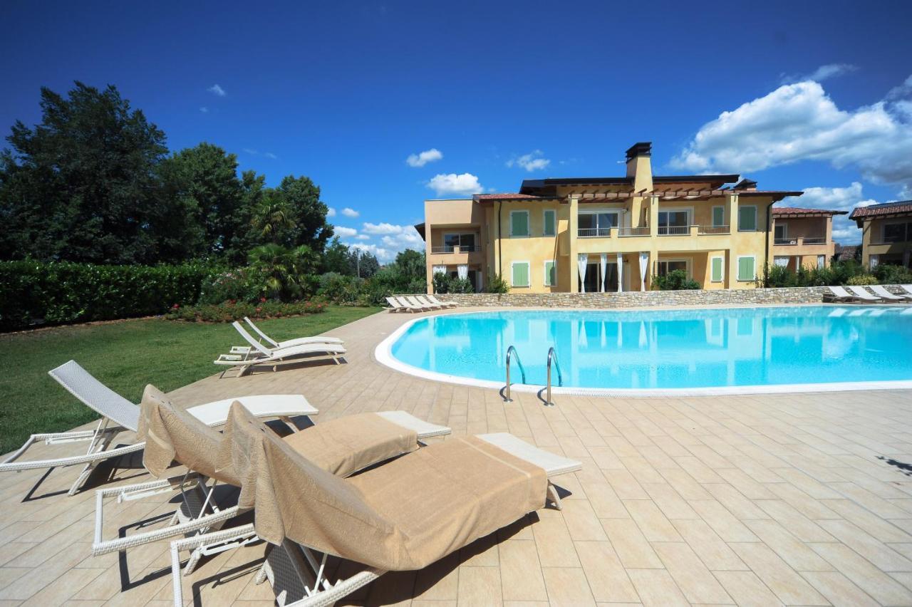 Le Corti Caterina Apartments With Pool By Wonderful Italy เดเซนซาโนเดลการ์ดา ภายนอก รูปภาพ
