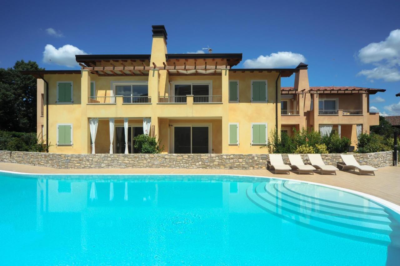 Le Corti Caterina Apartments With Pool By Wonderful Italy เดเซนซาโนเดลการ์ดา ภายนอก รูปภาพ