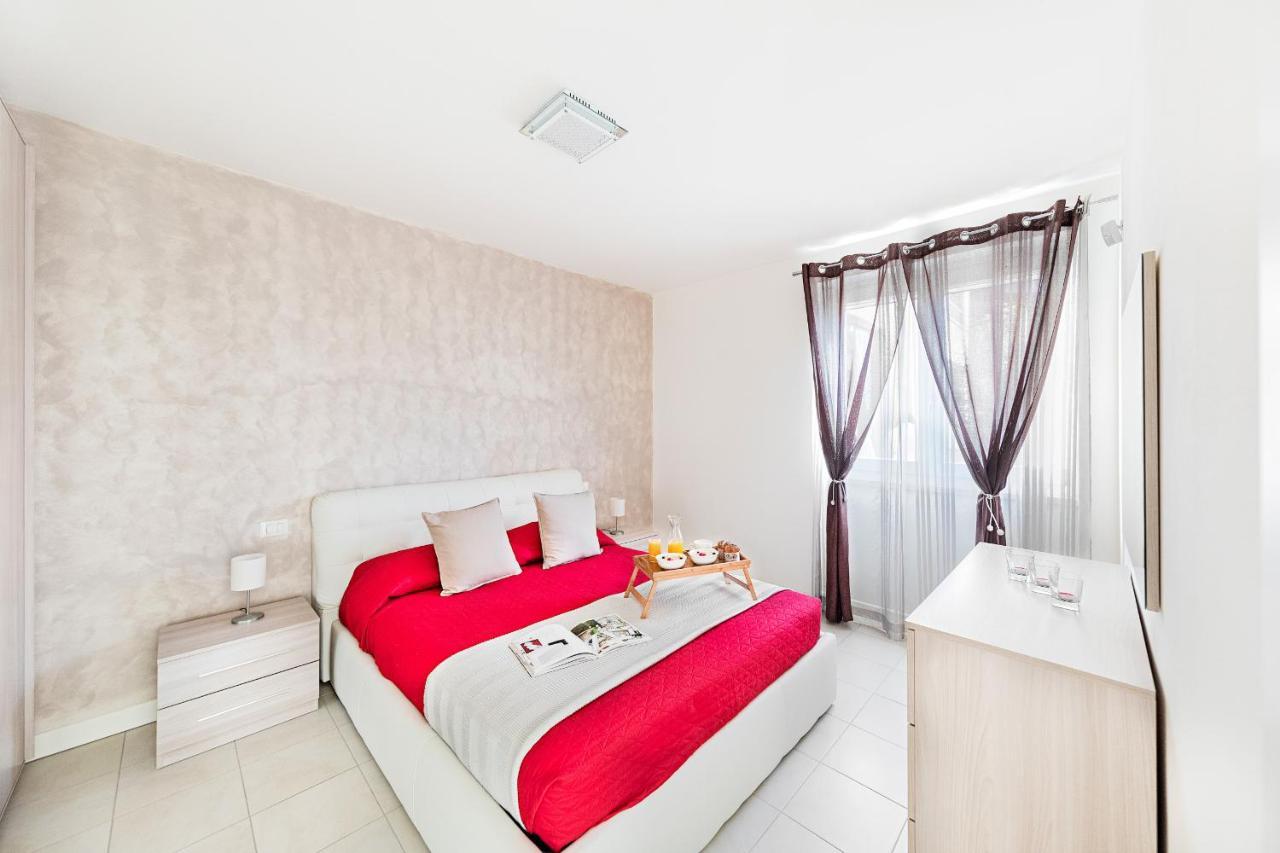 Le Corti Caterina Apartments With Pool By Wonderful Italy เดเซนซาโนเดลการ์ดา ภายนอก รูปภาพ
