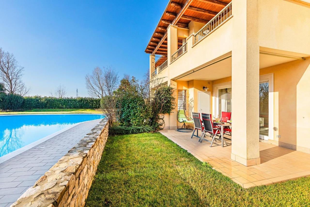 Le Corti Caterina Apartments With Pool By Wonderful Italy เดเซนซาโนเดลการ์ดา ภายนอก รูปภาพ
