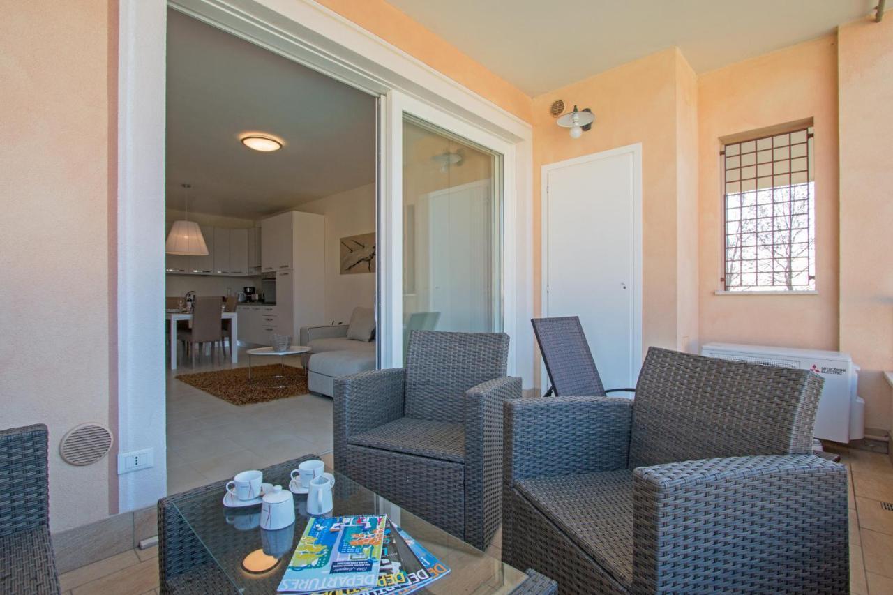 Le Corti Caterina Apartments With Pool By Wonderful Italy เดเซนซาโนเดลการ์ดา ภายนอก รูปภาพ