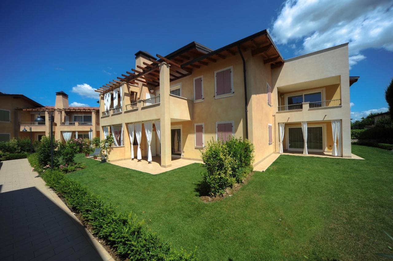 Le Corti Caterina Apartments With Pool By Wonderful Italy เดเซนซาโนเดลการ์ดา ภายนอก รูปภาพ