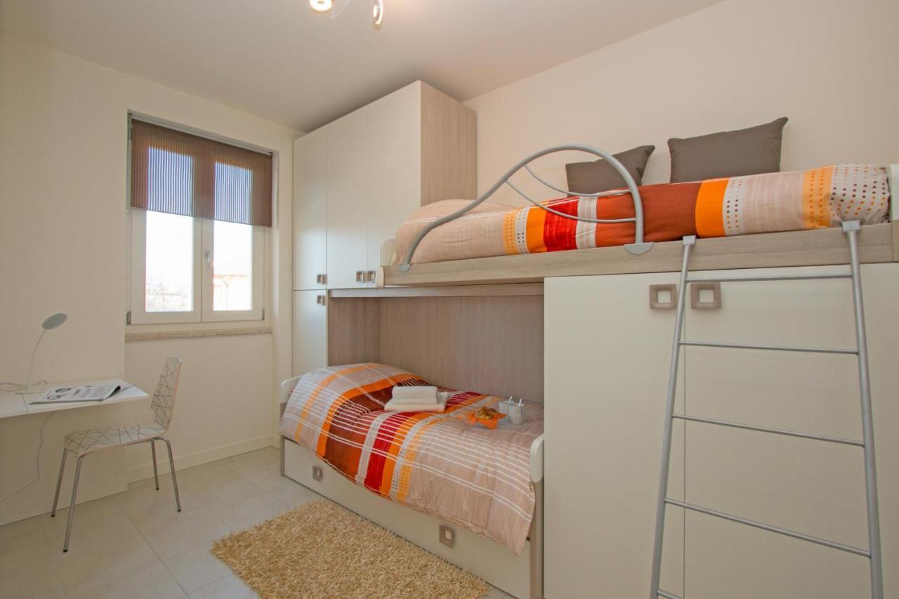 Le Corti Caterina Apartments With Pool By Wonderful Italy เดเซนซาโนเดลการ์ดา ภายนอก รูปภาพ
