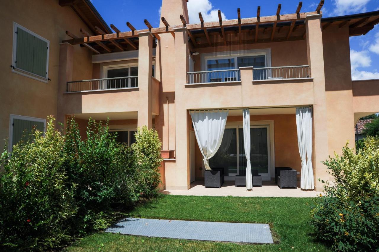 Le Corti Caterina Apartments With Pool By Wonderful Italy เดเซนซาโนเดลการ์ดา ภายนอก รูปภาพ