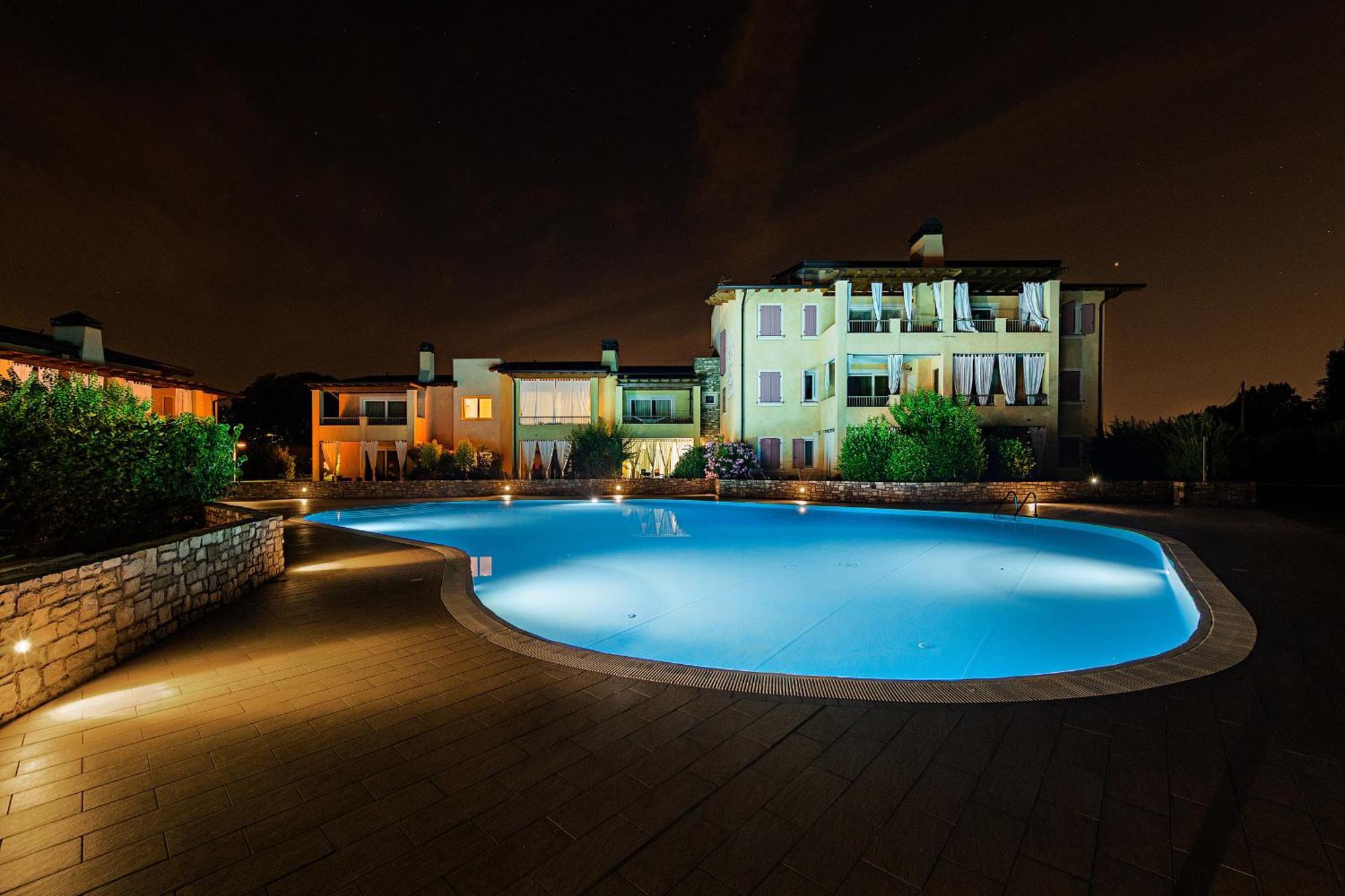 Le Corti Caterina Apartments With Pool By Wonderful Italy เดเซนซาโนเดลการ์ดา ภายนอก รูปภาพ
