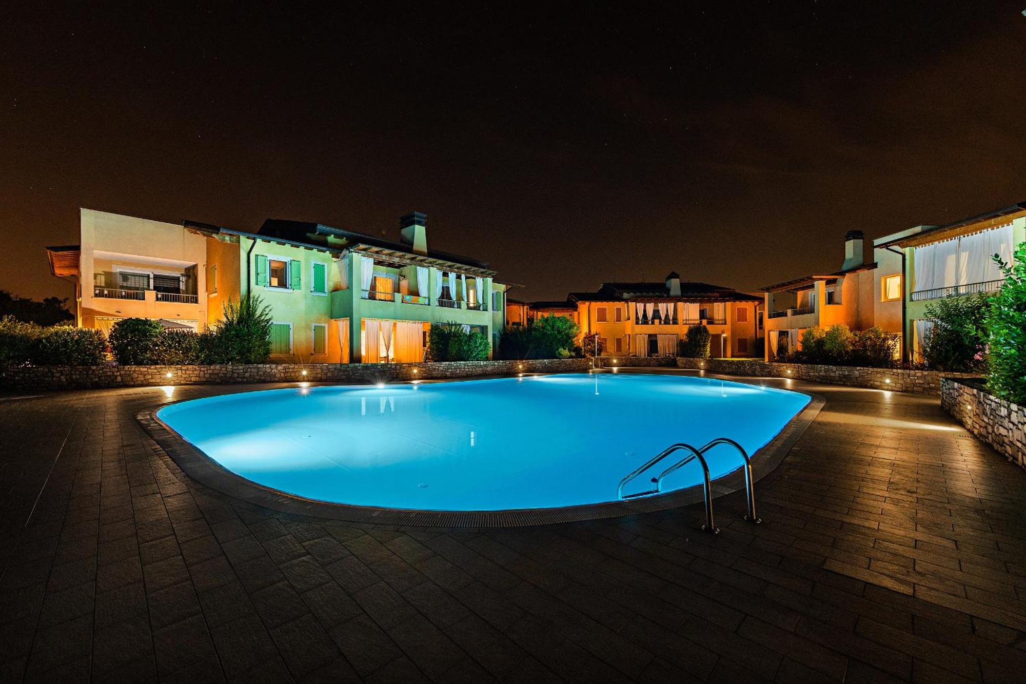 Le Corti Caterina Apartments With Pool By Wonderful Italy เดเซนซาโนเดลการ์ดา ภายนอก รูปภาพ