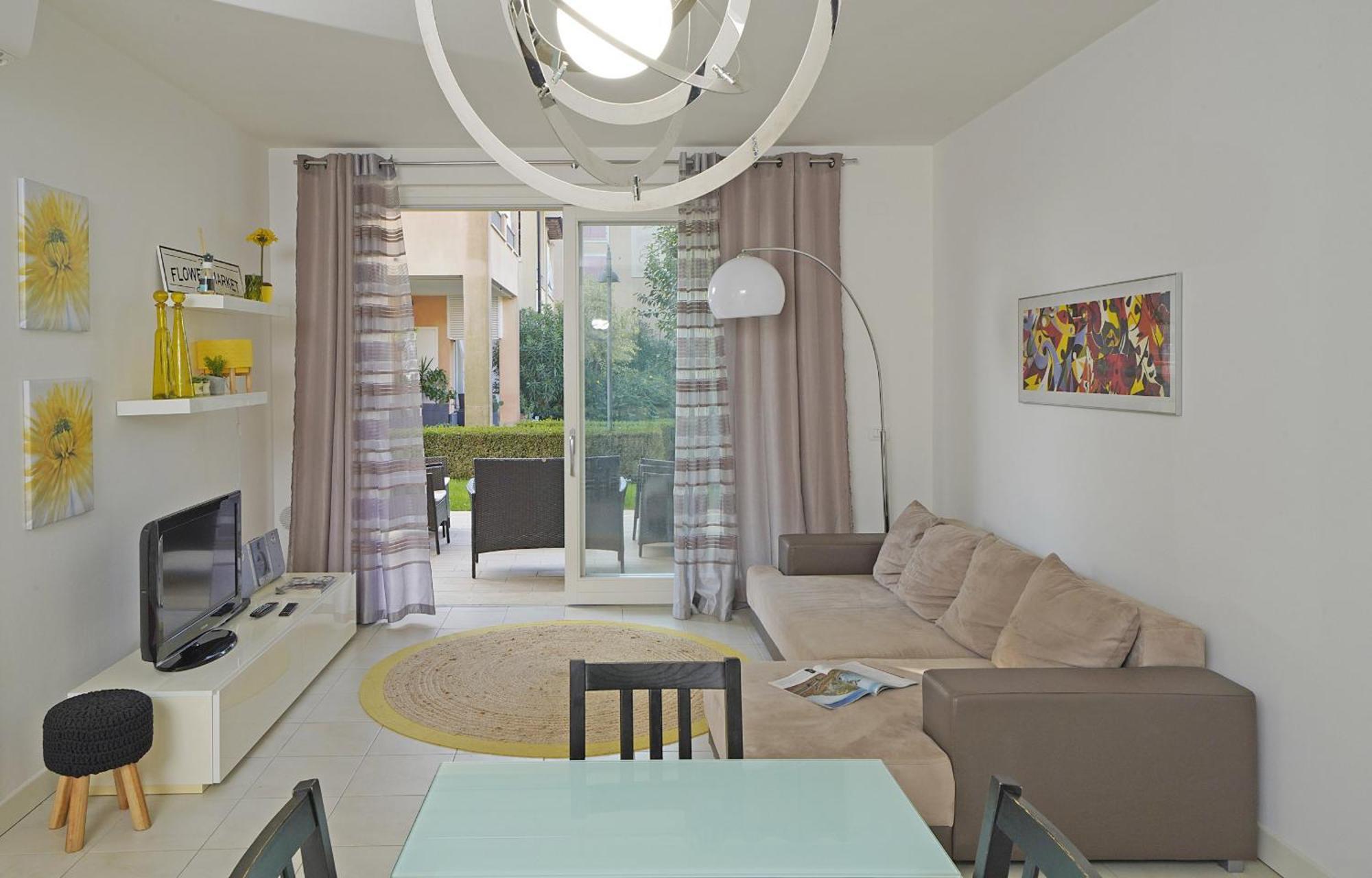 Le Corti Caterina Apartments With Pool By Wonderful Italy เดเซนซาโนเดลการ์ดา ภายนอก รูปภาพ
