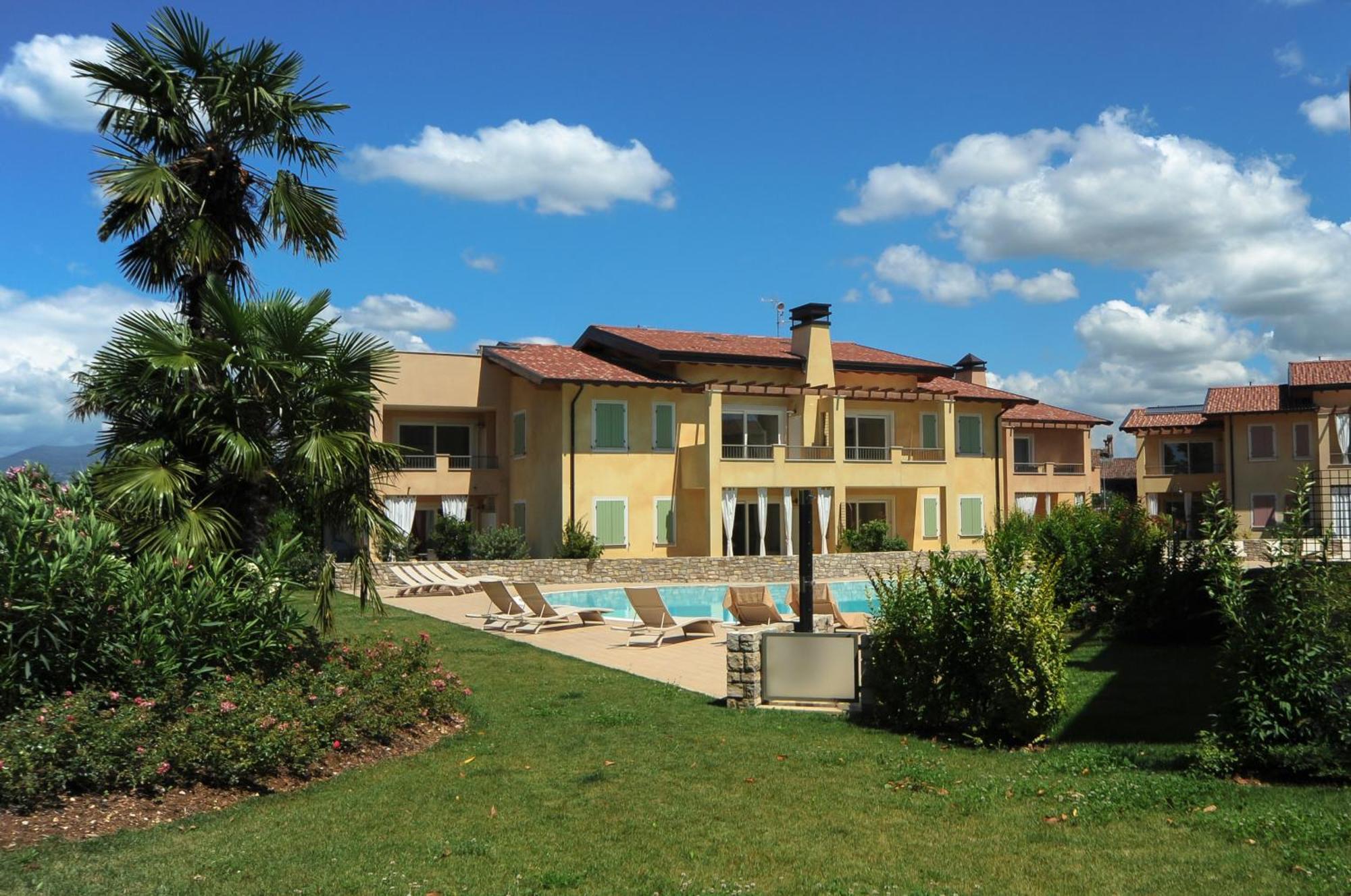 Le Corti Caterina Apartments With Pool By Wonderful Italy เดเซนซาโนเดลการ์ดา ภายนอก รูปภาพ