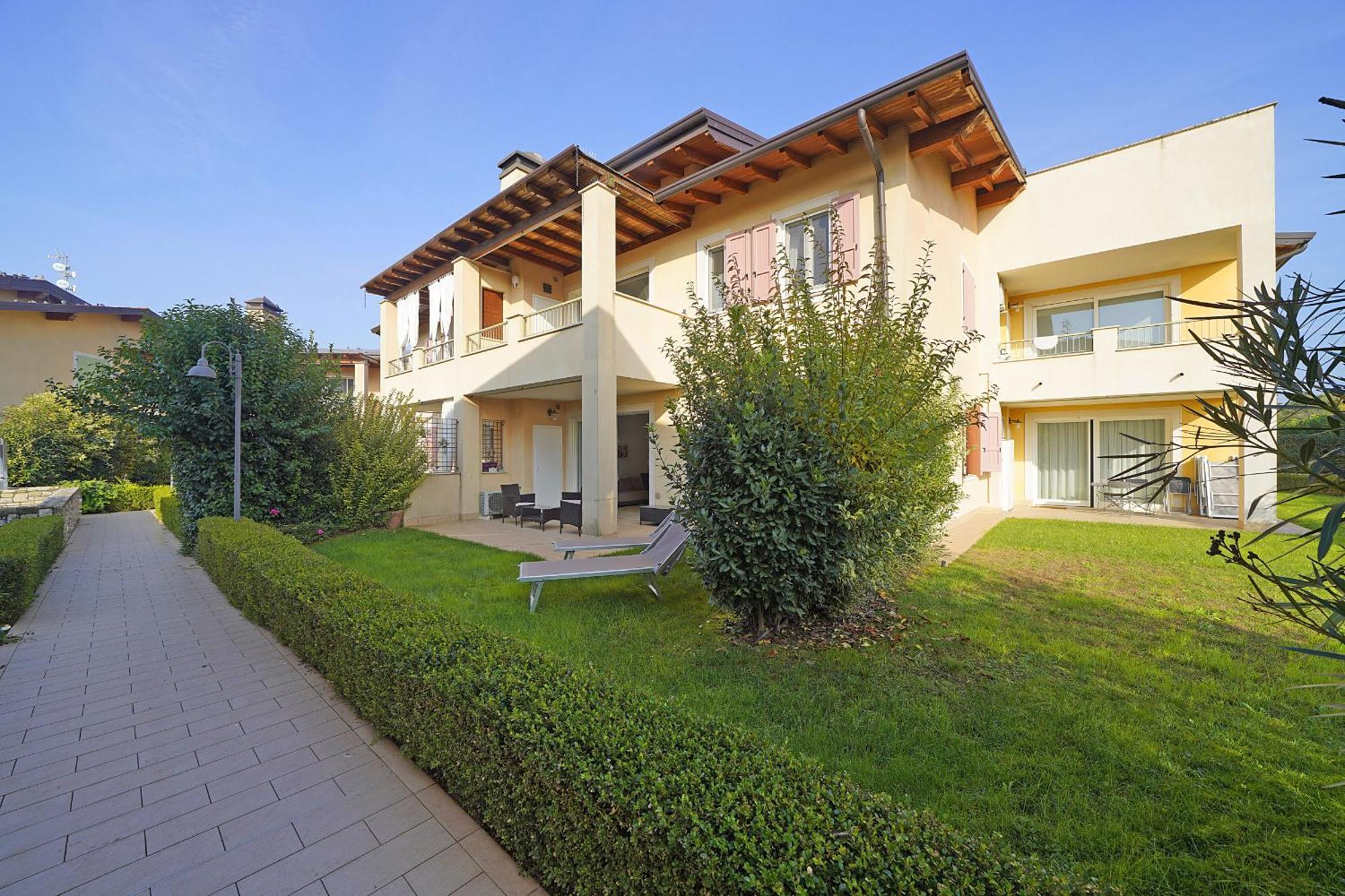 Le Corti Caterina Apartments With Pool By Wonderful Italy เดเซนซาโนเดลการ์ดา ภายนอก รูปภาพ