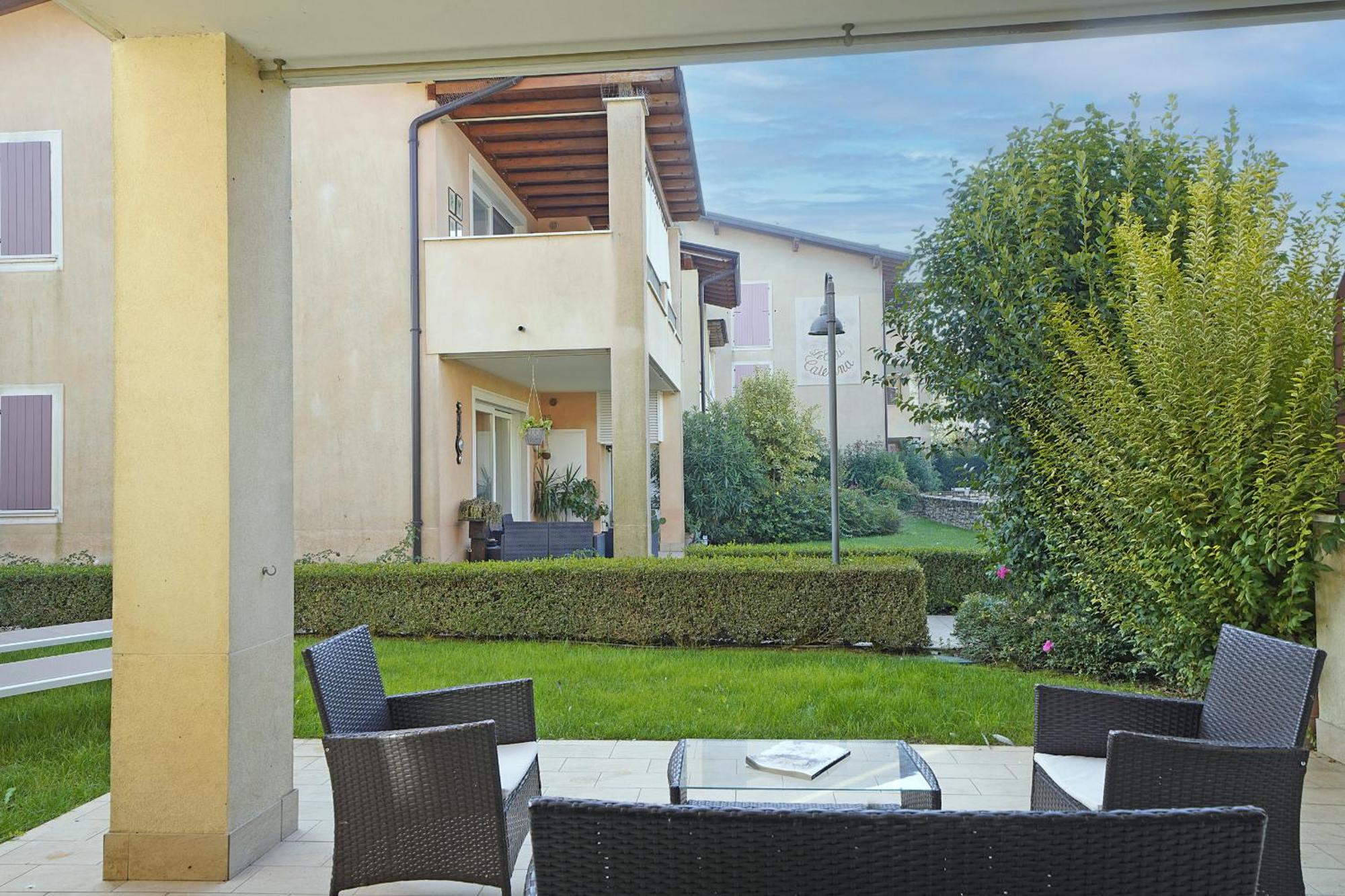 Le Corti Caterina Apartments With Pool By Wonderful Italy เดเซนซาโนเดลการ์ดา ภายนอก รูปภาพ